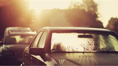 احذر.. 5 أخطاء شائعة تجنبها لحماية سيارتك في فصل الصيف