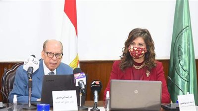 نبيلة مكرم: عرض مبادرة اتكلم عربي بمجمع اللغة العربية شرف كبير