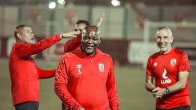 هل عرض جنوب أفريقيا تسبب في تراجع أداء موسيمانى مع الأهلى؟