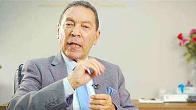 هاني الناظر: من يشعر بتكسير بالعظام وحرارة ورشح عليه الالتزام بالعزل