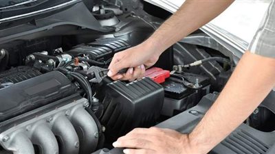 أسباب توقف محرك السيارة فجأة خلال خفض السرعة أو التوقف