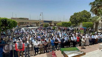 تشييع جثمان أمين صندوق الأهلي السابق.. والخطيب أبرز الحضور |  فيديو
