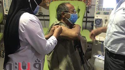 تطعيم مرضى الكلى في مستشفيات قنا ضد كورونا | صور