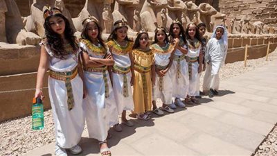 الآثار تنظم جولة تعريفية لطلاب المدارس بالأقصر