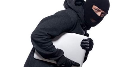 قاض يكشف هوية لص غافل والده المسن وسرق 93 ألف جنيه.. ويشكو التراخي في القبض عليه| فيديو وصور