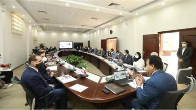 وزير التعليم العالي يبحث سبل الارتقاء بمنظومة الوافدين والترويج للتعليم المصري