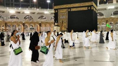 هل يسمح للزوج بالدخول مع زوجته ك-