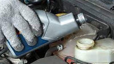 تعرف على أهمية زيت الفرامل «الباكم» وطرق تغييره بنفسك