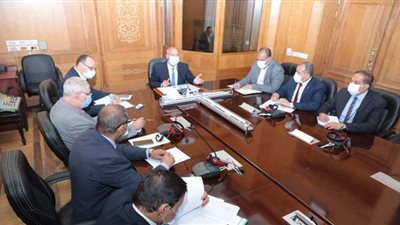 وزير النقل يكرم قائدي القطارات لنجاحهم فى تقليل الحوادث