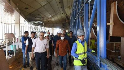 أمين المجلس الأعلى للآثار يتفقد مستجدات نقل مركب خوفو الأولي