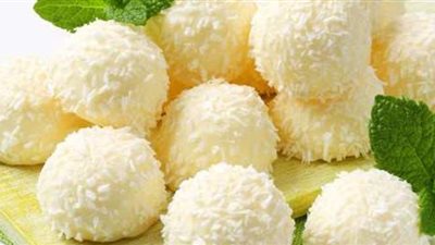 طريقة عمل كرات جوز الهند