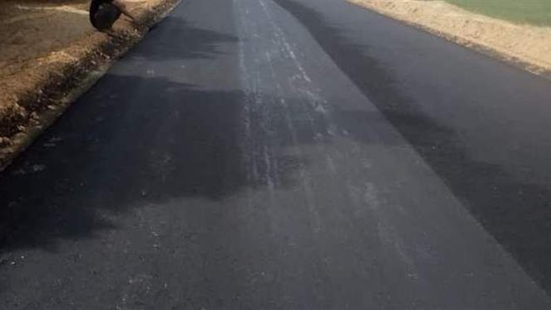 البدء في رصف طريق