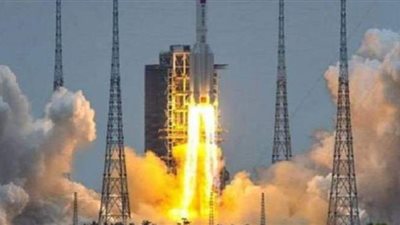 باليوم والساعة.. خبير فلكي مصري يتوقع موعد ارتطام الصاروخ الصيني بالأرض