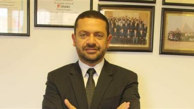 كريم غنيم: أزمة نقص الرقائق الإلكترونية أثرت في سوق الهواتف الذكية