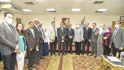 محافظ أسيوط يطالب أعضاء النواب والشيوخ بتوعية المواطنين بتلقي لقاح كورونا | فيديو