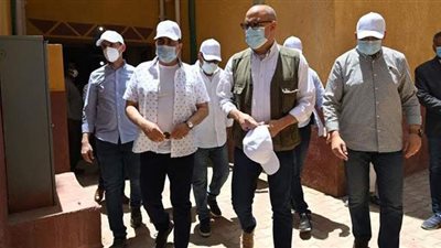 وزير الإسكان ومحافظ أسوان يتفقدان تطوير منطقة الصحابي غير الآمنة