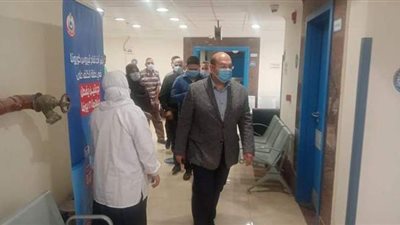 نائب محافظ الجيزة يتفقد مركز تطعيم لقاح كورونا بالصف | صور