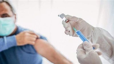 ما حكم الشرع في أخذ لقاح كورونا بنهار رمضان؟.. الأزهر يجيب | فيديو