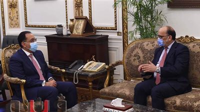 رئيس الوزراء يلتقي السفير التونسي لدى مصر