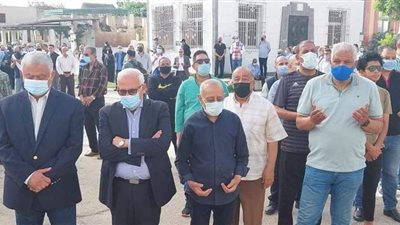 محافظ بورسعيد ومجلس نادي المصري يشيعون جثمان مدحت فقوسة| صور