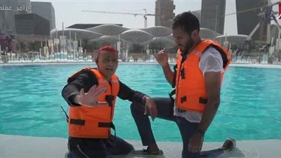 رامز جلال لـ مروان محسن: نحسك هيتفك بعد المقلب.. واللاعب يضربه بقوة | فيديو