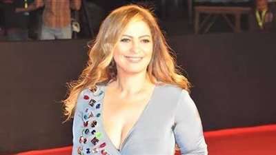 نهلة سلامة ترد علي تبرؤ ابنها منها بسبب فستانها في مهرجان القاهرة | فيديو