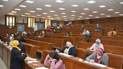 لماذا قدم المجلس الأعلى للجامعات موعد امتحان نهاية العام؟