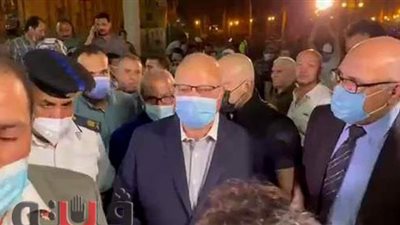 محافظ القاهرة يحرر محضر غلق لمحل مخالف في الحسين | فيديو