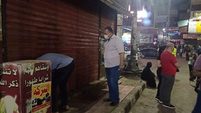 تحرير محاضر لغير الملتزمين بغلق المحال التجارية بأسيوط | صور