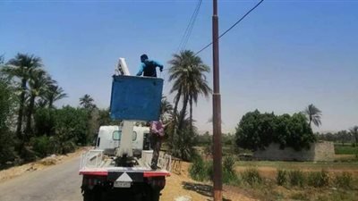 بعد مرور10 سنوات.. إنارة طريق البياضية بملوي عقب سرقته في 2011