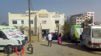 كشف وعلاج بالمجان.. قافلة طبية تفحص 1010 مواطنين بقرية العلالمة ببني سويف