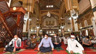 محافظ الدقهلية يؤدي صلاة الجمعة ويتابع استعدادات المساجد لعيد الفطر