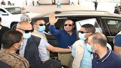 الأهالي للرئيس: ربنا يخليك لينا.. والسيسي: فين الكمامة.. مش تلبسوا الكمامة