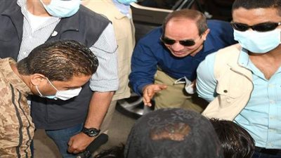 مواطن للرئيس: عاوز شقة.. والسيسي: من عيني.. خدوا بياناته