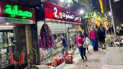 زحام وتكدس.. محال عين شمس تتحدى قرارات الغلق | فيديو