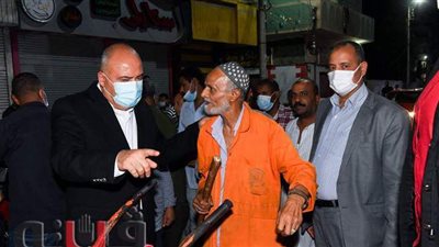 محافظ قنا يقود حملة مكبرة لمتابعة التزام المحال والكافيهات بقرار الإغلاق | صور