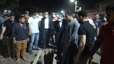 شاهد عيان يروي تفاصيل كارثة الصرف الصحي بالمنيا: عامل سقط بالبيارة فقفز 15 شخصا لإنقاذه