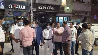 تحرير مخالفات لمحلات لعدم الالتزام بمواعيد الغلق في كفر الشيخ