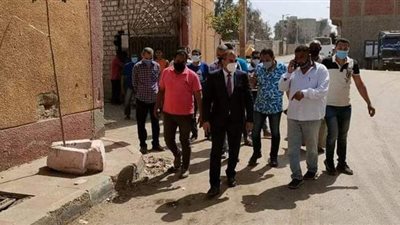 رئيس مدينة المنيا يُحيل ٣ موظفين للتحقيق لتركهم العمل