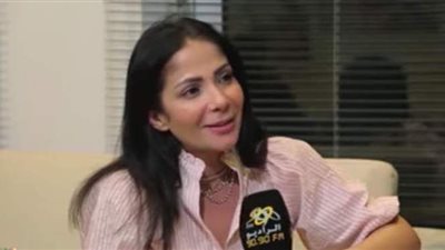 منى زكي تكشف رد فعل أحمد حلمي على شخصية 