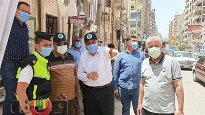 مراجعة تراخيص الأبراج والمحلات بمنطقة فلل الجامعة بالزقازيق