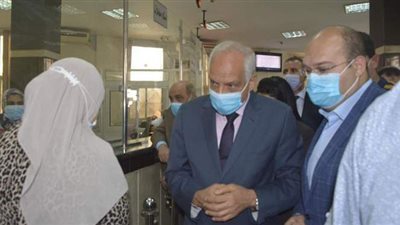 محافظ الجيزة يستطلع آراء المواطنين في منظومة تراخيص البناء | صور