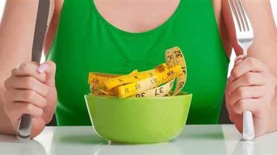 الطريقة الصحية لتناول الطعام وتجنب زيادة الوزن خلال عيد الفطر | فيديو