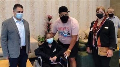 السياحة تلبي طلب مريضة سرطان أمريكية تحلم بزيارة مصر | صور