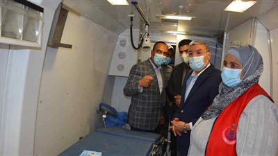 تفاصيل أول مركز متنقل للقاحات كورونا على مستوى الجمهورية بالمنيا| صور