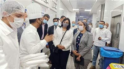 نائبة وزير السياحة تتابع تطعيم العاملين بلقاح كورونا وجاهزية المنشآت الفندقية للموسم الصيفي