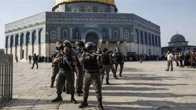 قوات الاحتلال الإسرائيلي تعتدي على مصلين في طريقهم للمسجد الأقصى