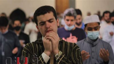 بأجواء روحانية.. صلاة التراويح فى ليلة 27 رمضان بالجامع الأزهر | صور