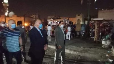 محافظ القاهرة يغلق عددا من المحال المخالفة.. ويحذر من تقديم الشيشة