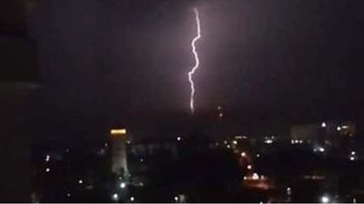 البرق يضرب الإسكندرية رغم درجة الحرارة المرتفعة | صور